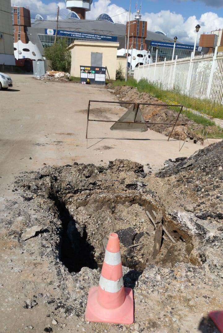 Грузовик оборвал провод и обесточил часть улицы Бестужева-Марлинского в Якутске
