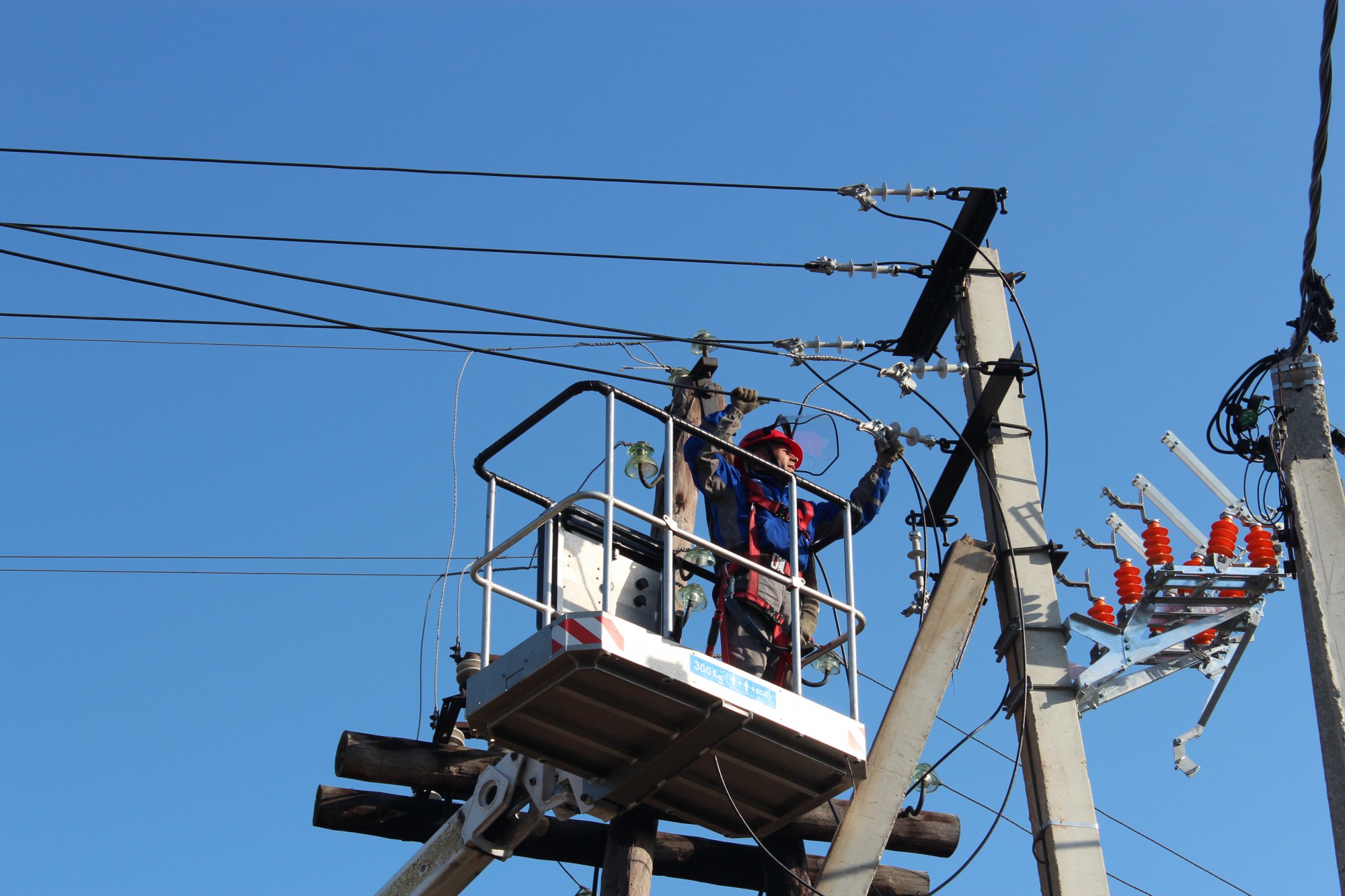 Энергетики восстанавливают электроснабжение в центре Якутска