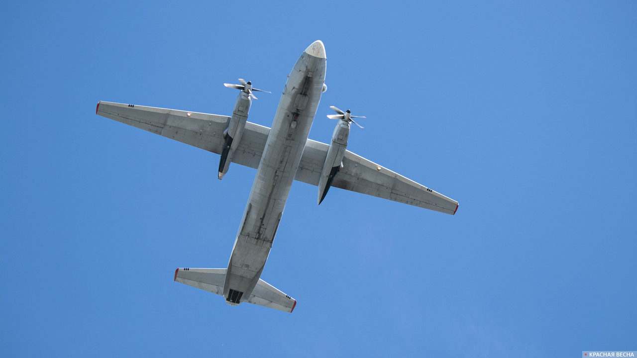 Вылетевший из Якутска самолет вернулся из-за утечки гидравлической жидкости