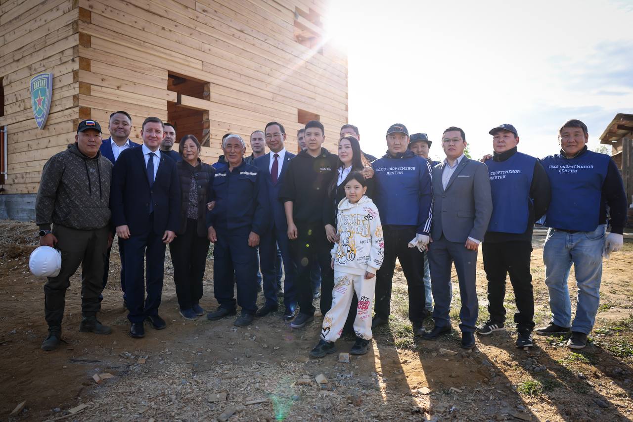 Строительство дома для семьи участника СВО завершается в Якутске