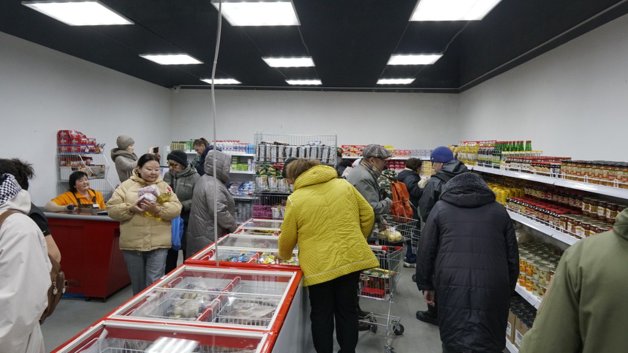 Торгово-логистический центр открыли в Верхнеколымском районе Якутии