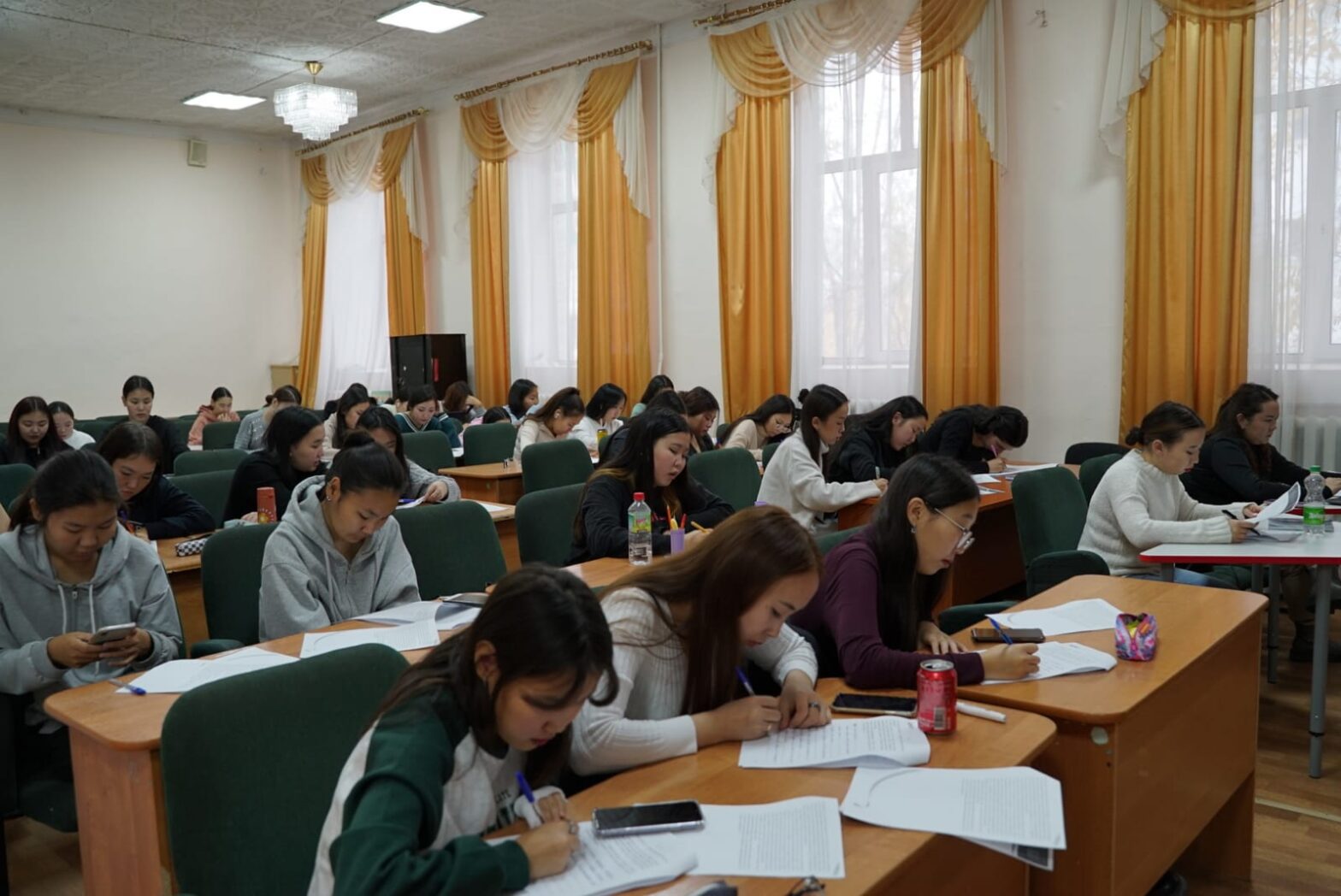 Свыше 500 человек приняли участие во Всероссийском педагогическом диктанте в Якутии