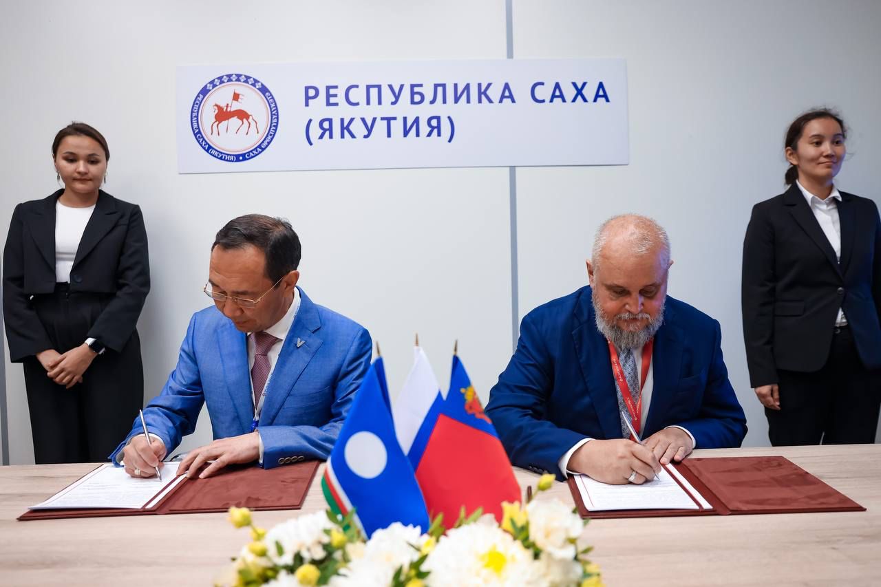 ВЭФ-2023: Глава Якутии подписал соглашение с губернатором Кемеровской области