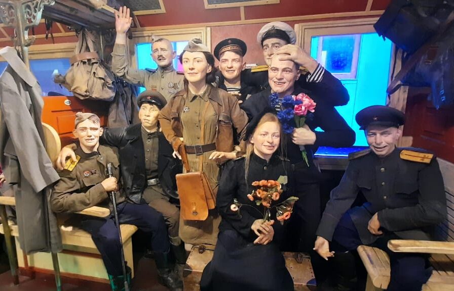 Передвижная выставка «Поезд Победы» посетила станцию Алдан в Якутии