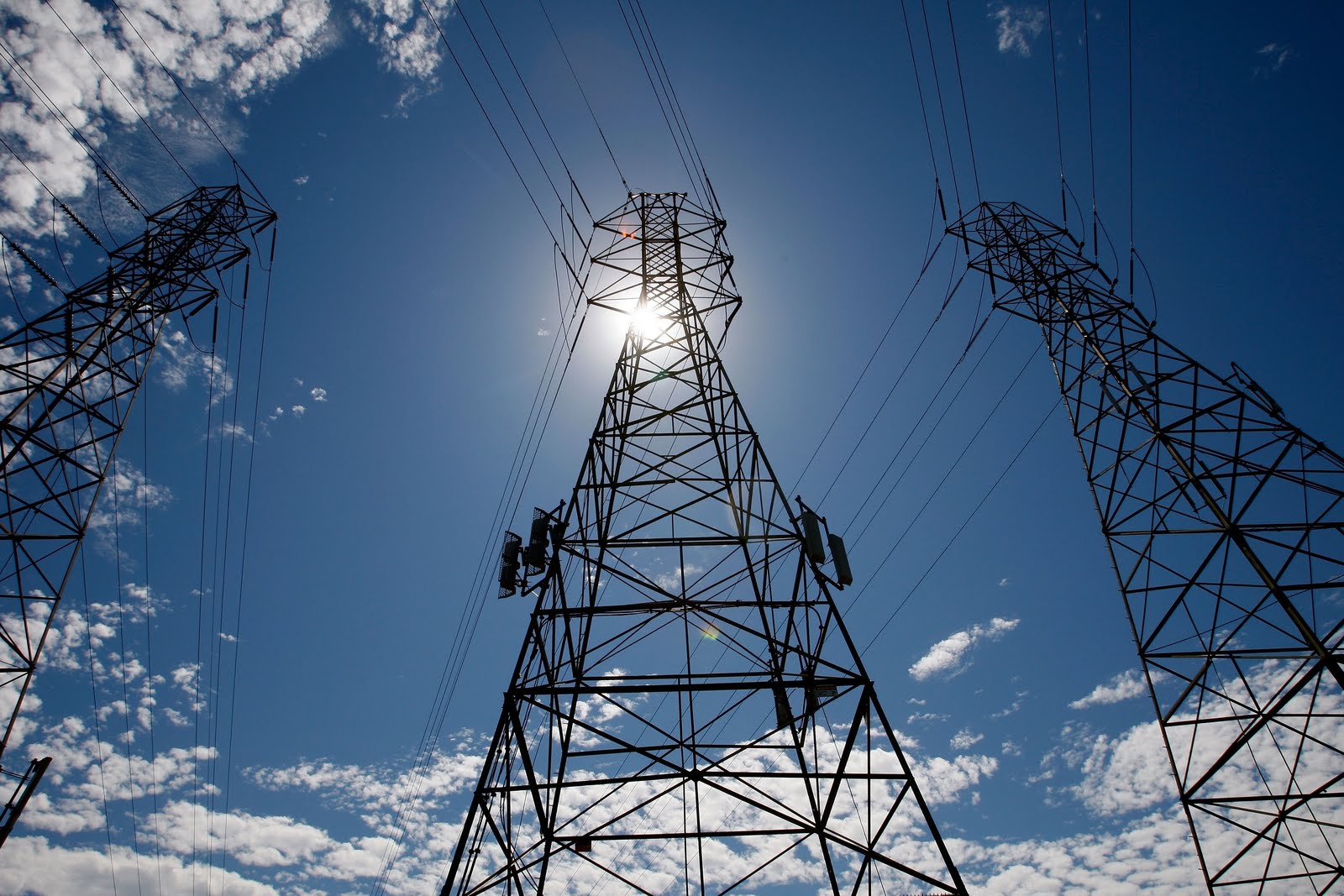Энергетики восстанавливают электроснабжение в Якутске