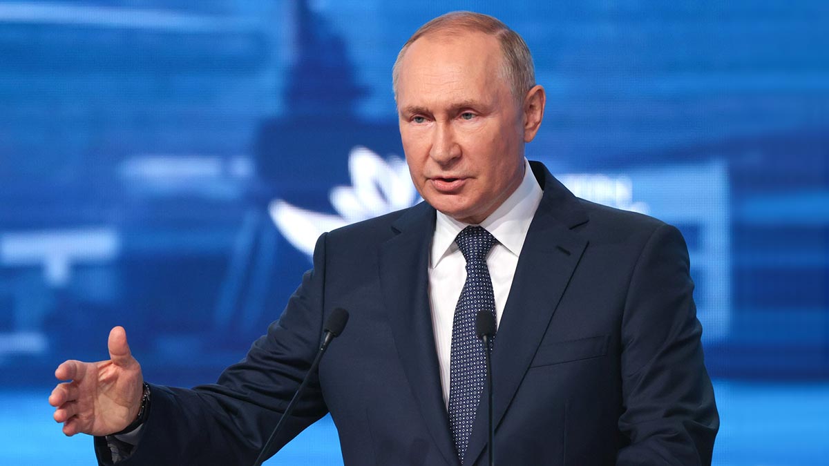 Путин на ВЭФ-2023: Президент России поручил правительству подготовить план развития авиации на Дальнем Востоке