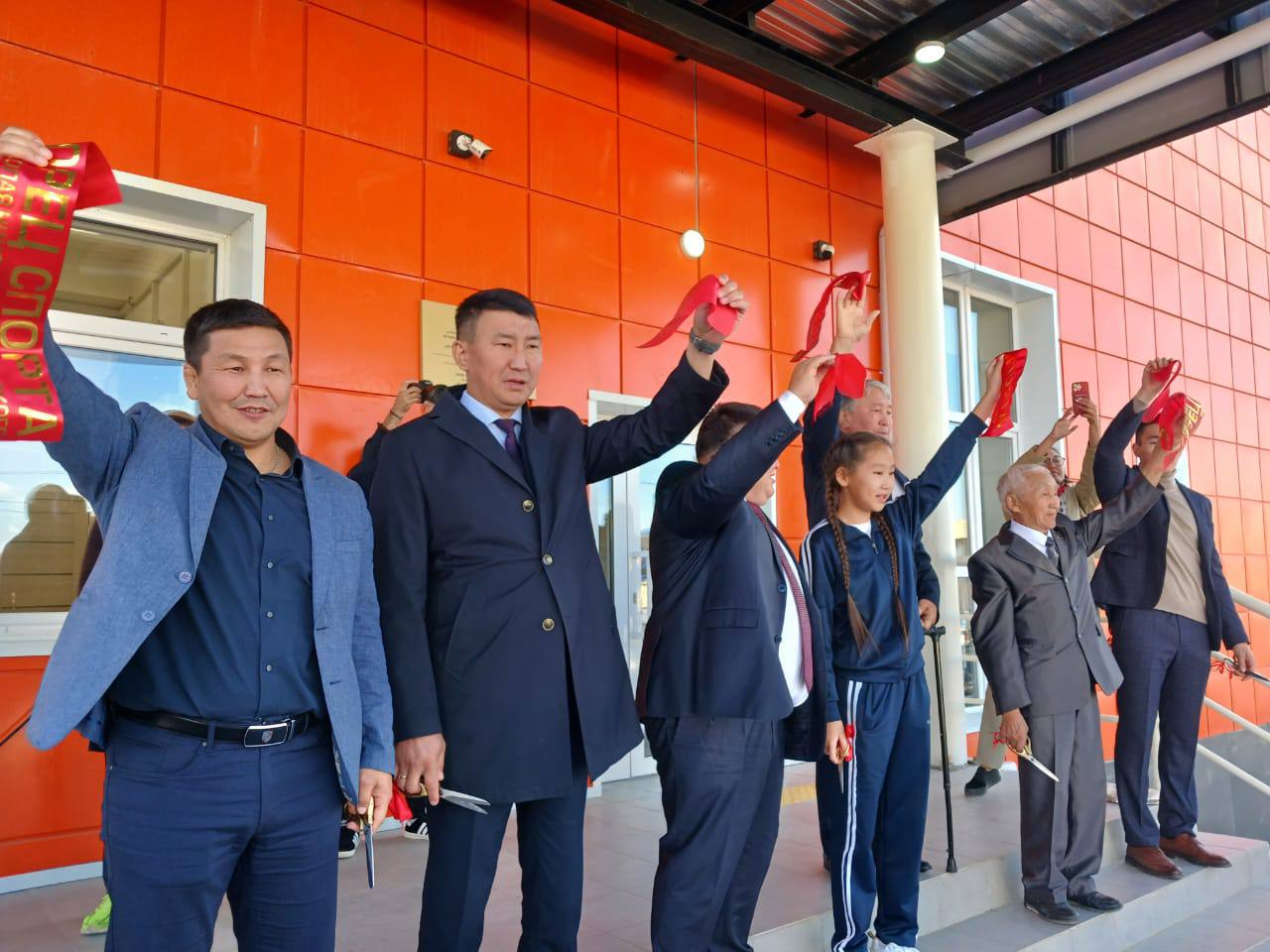 Новый дворец спорта открыли в Усть-Алданском районе Якутии
