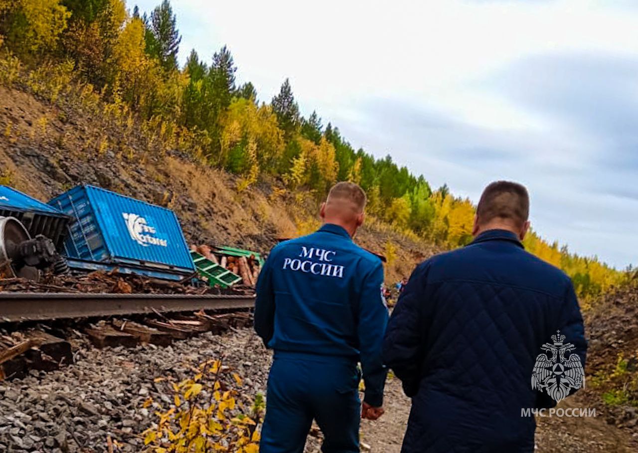 Железнодорожные пути повреждены на месте схода вагонов в Алданском районе Якутии