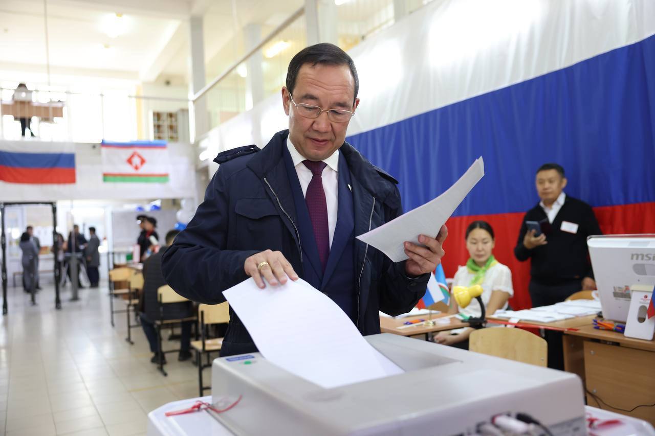 Айсен Николаев проголосовал на выборах в Якутии