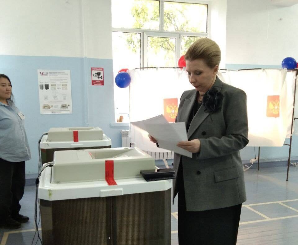 Вице-премьер Якутии Ольга Балабкина приняла участие в голосовании на выборах