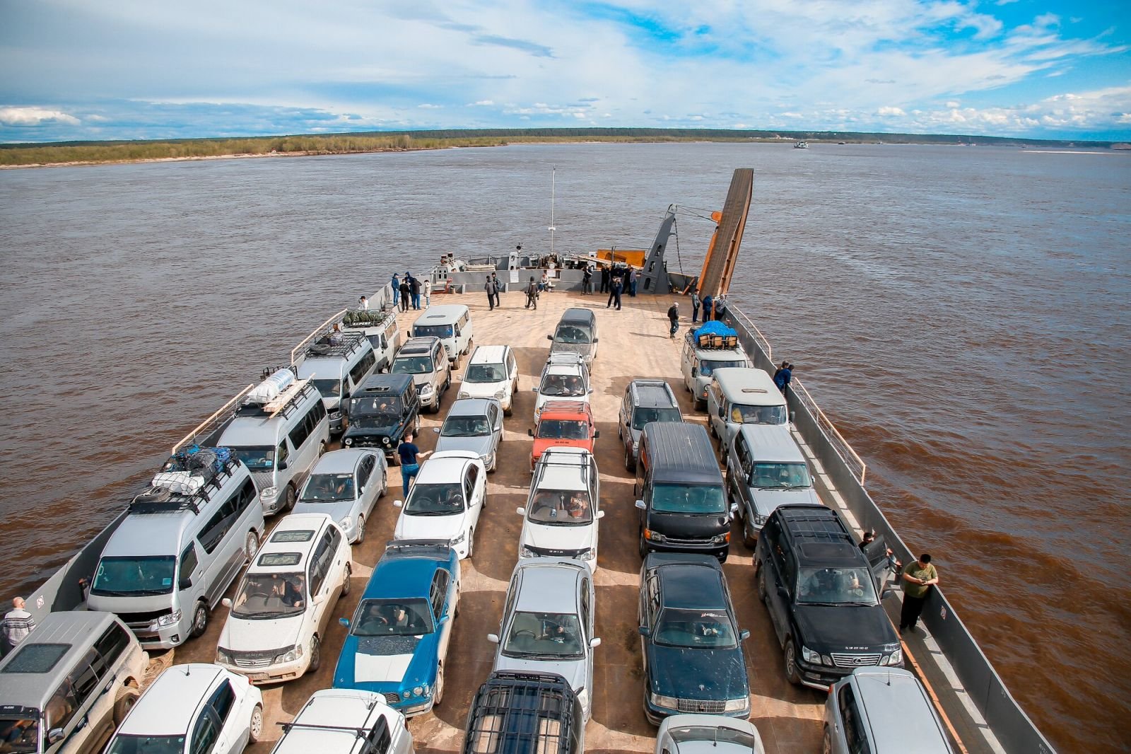 Движение маломерных и скоростных судов на реке Лене ограничили в Якутии