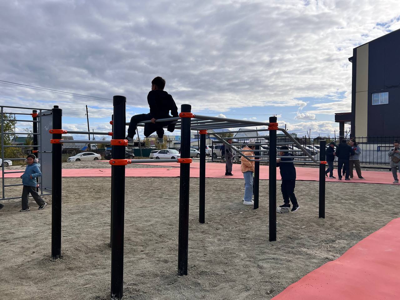 Новую «умную» спортплощадку открыли в Покровске Хангаласского района