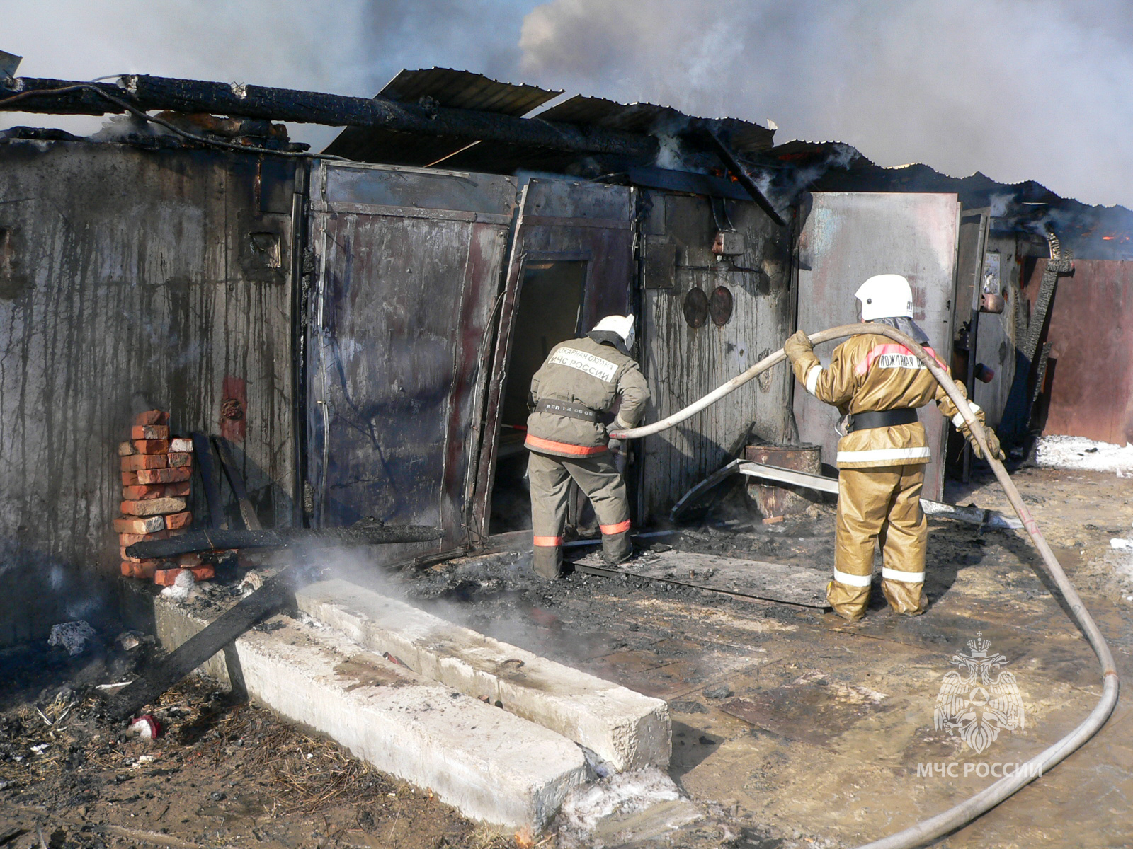Восемь пожаров в гаражах зарегистрировали в Якутии за последнюю неделю