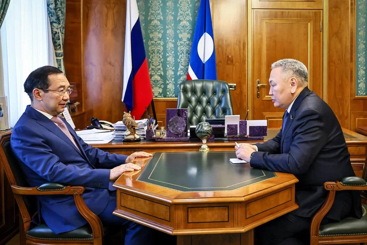 Глава Якутии провел встречу с сенатором Сахамином Афанасьевым