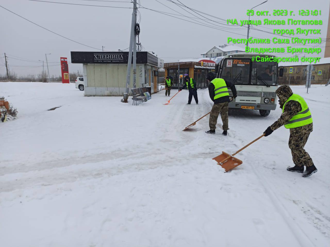 Активную уборку снега продолжают в Якутске