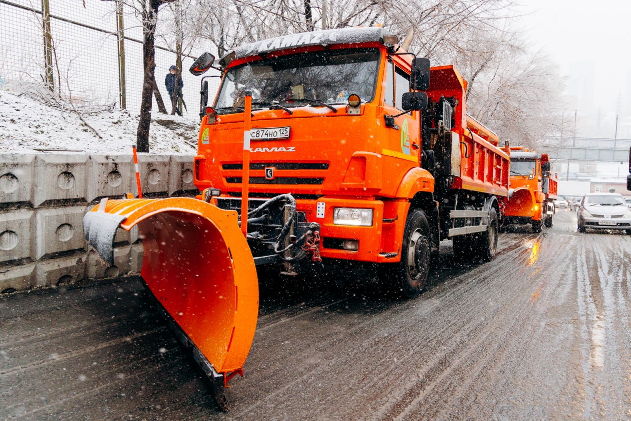 На уборку снега вышли коммунальные службы Якутска
