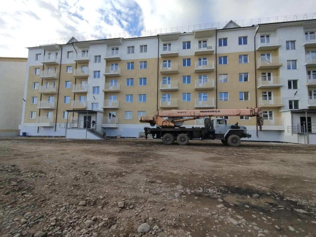 Строительство многоквартирного дома завершили в якутском поселке Хандыга