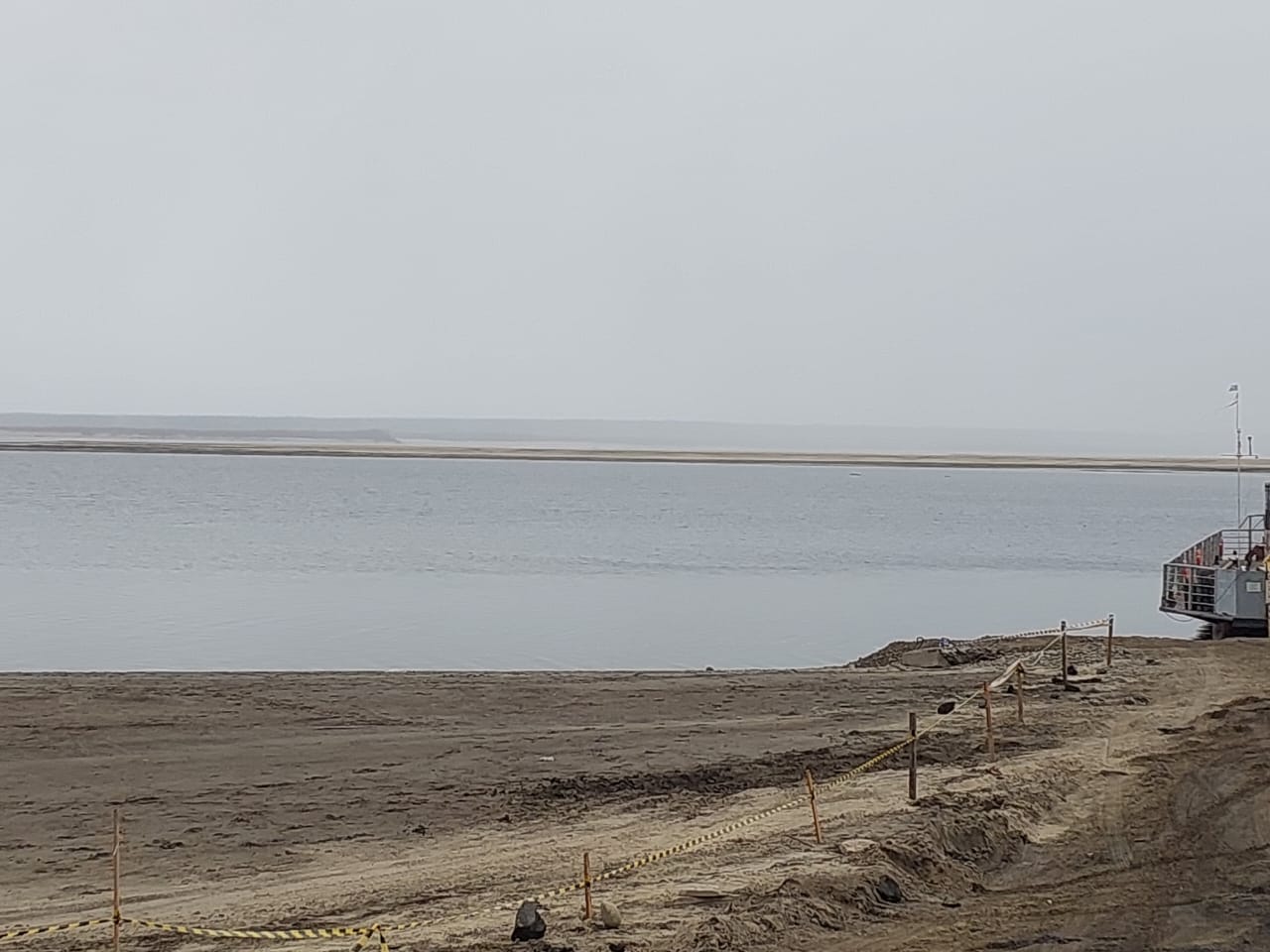 Специалисты не обнаружили пятна нефтепродуктов на реке Лене в районе поселка Кангалассы
