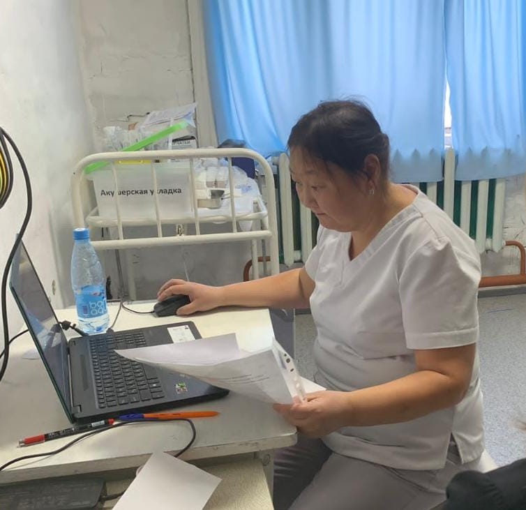 Мобильные доктора осмотрели более 300 человек в якутском селе Себян-Кюель