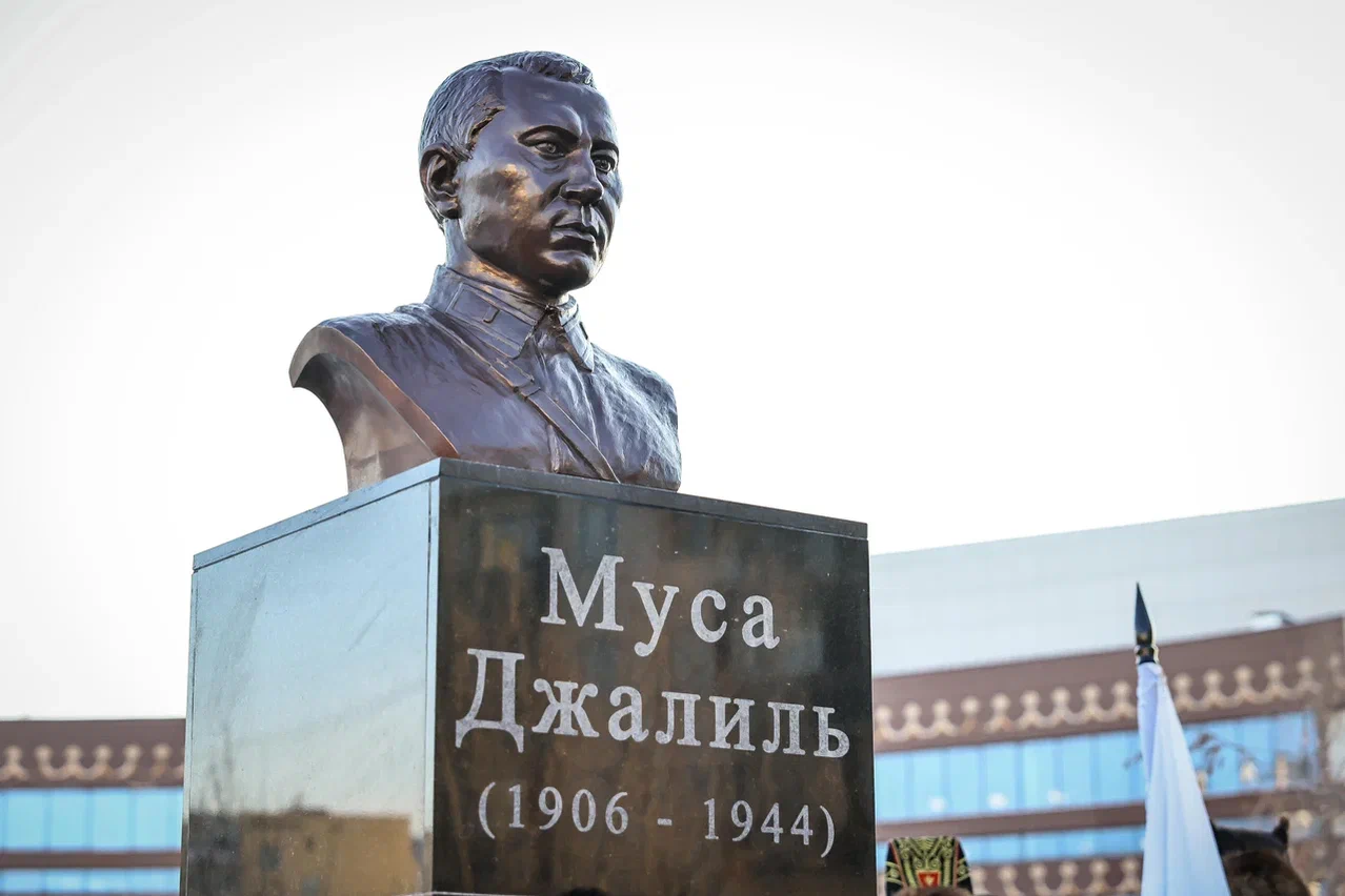 Открытие Казанского сквера и памятника поэту Мусе Джалилю состоялось в Якутии