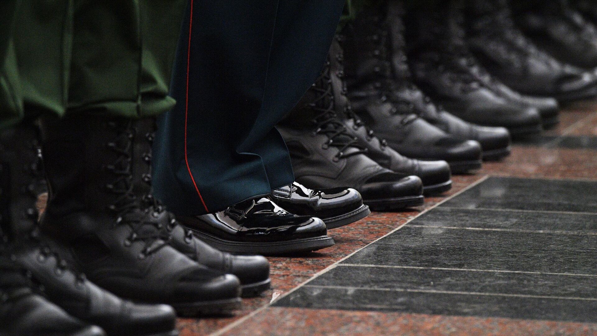 Отбор граждан на военную службу по контракту продолжается в Нерюнгри