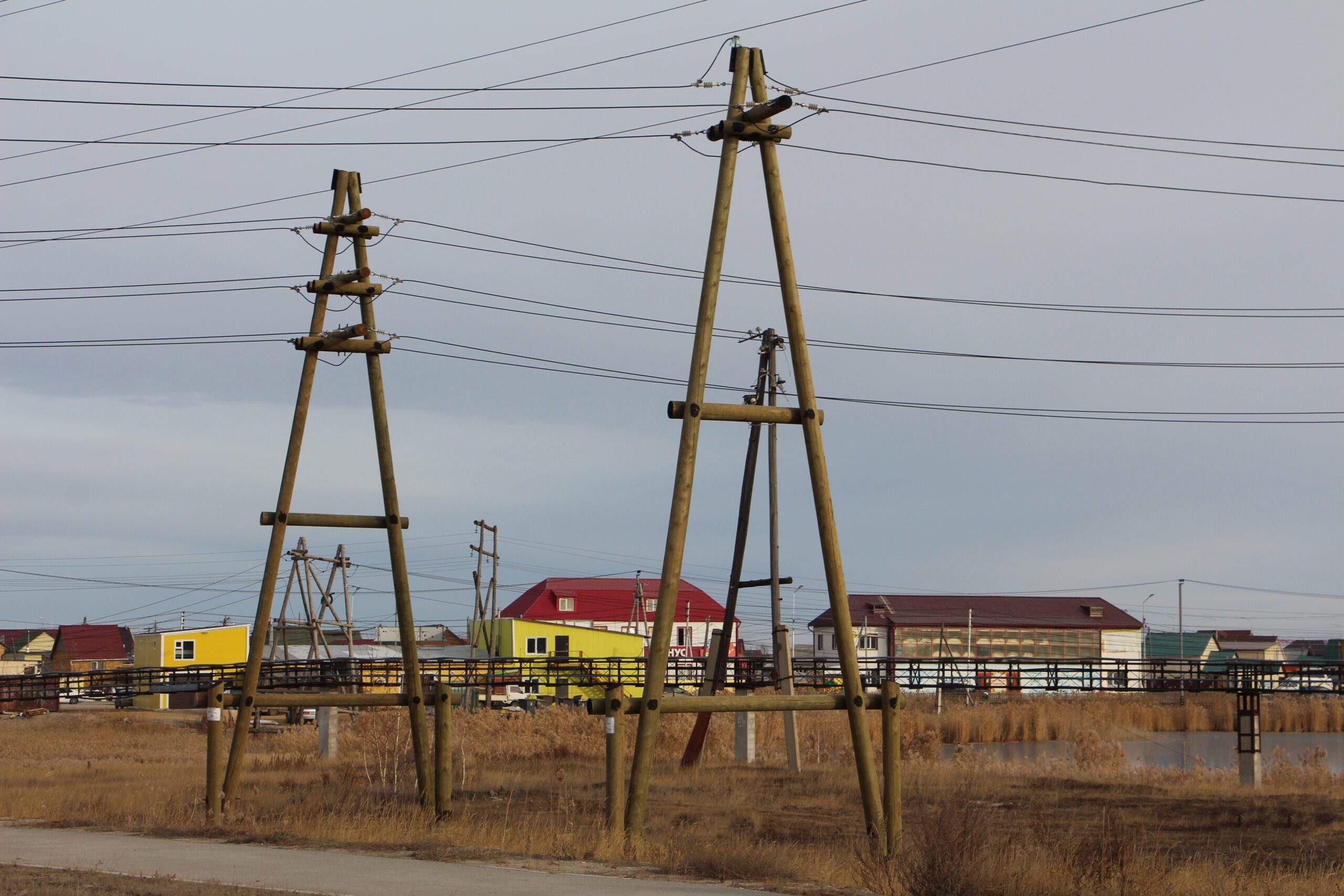 Более 80 опор ЛЭП заменили энергетики в Якутске