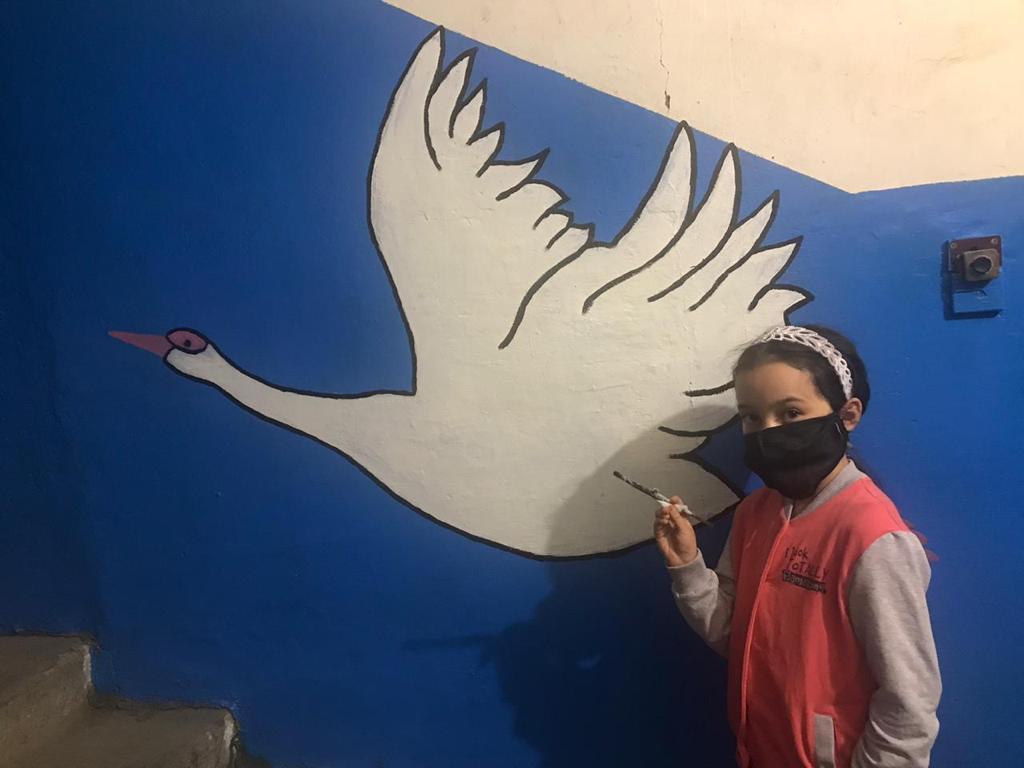 Жители Тикси украшают свои стены художественной росписью