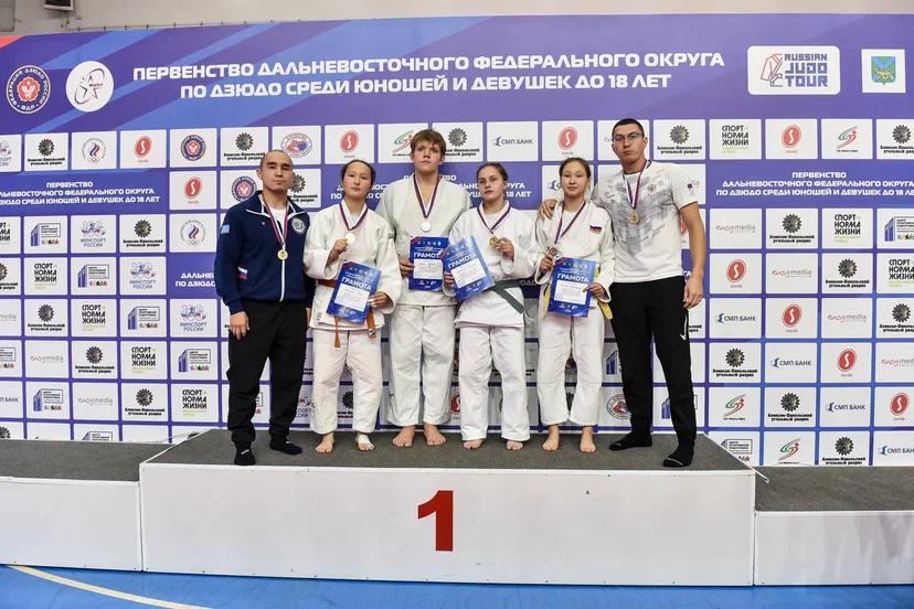 Десять медалей завоевали якутские дзюдоисты на первенстве ДФО