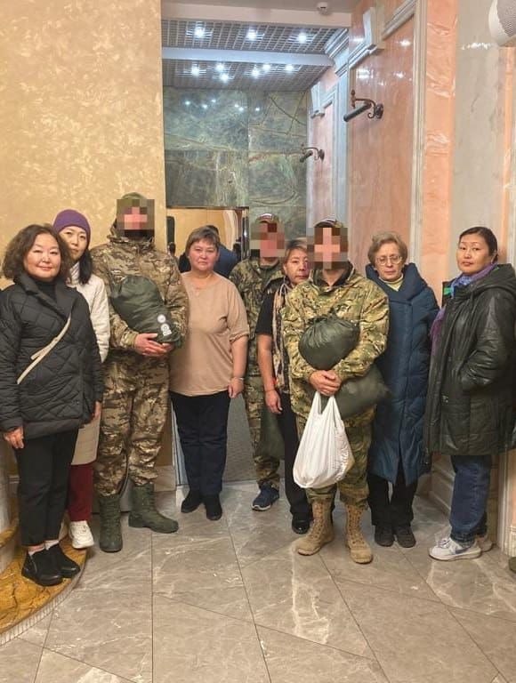 Посылки из дома передали якутянам в госпитале Хабаровска