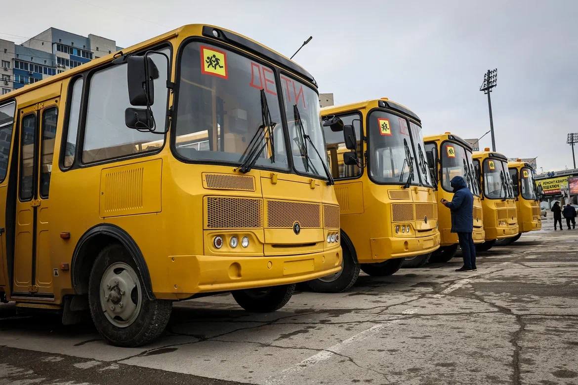 Более 40 школ и колледжей Якутии получили ключи от новых автобусов