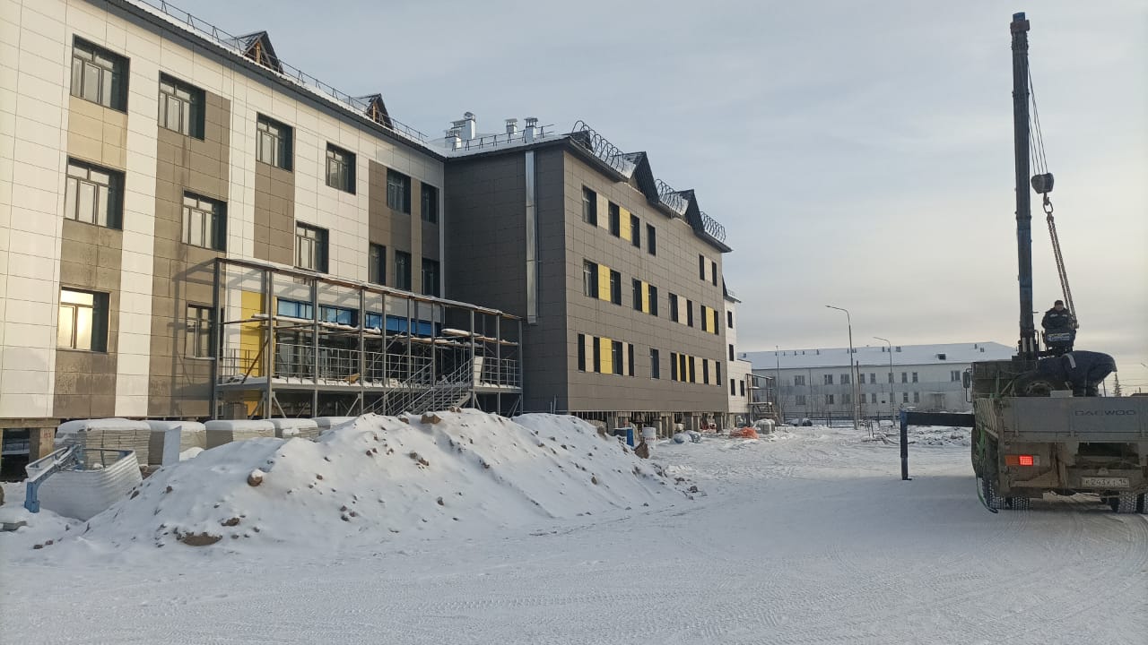 Стройготовность больничного комплекса в Усть-Майском районе Якутии составляет 80%