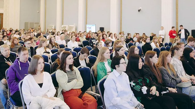Более полутора тысяч волонтеров обучили к выставке-форуму «Россия»