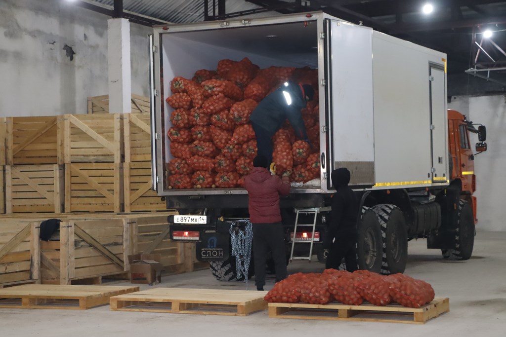 Уже более 70 тонн продукции завезли в новом овощехранилище в Ленском районе