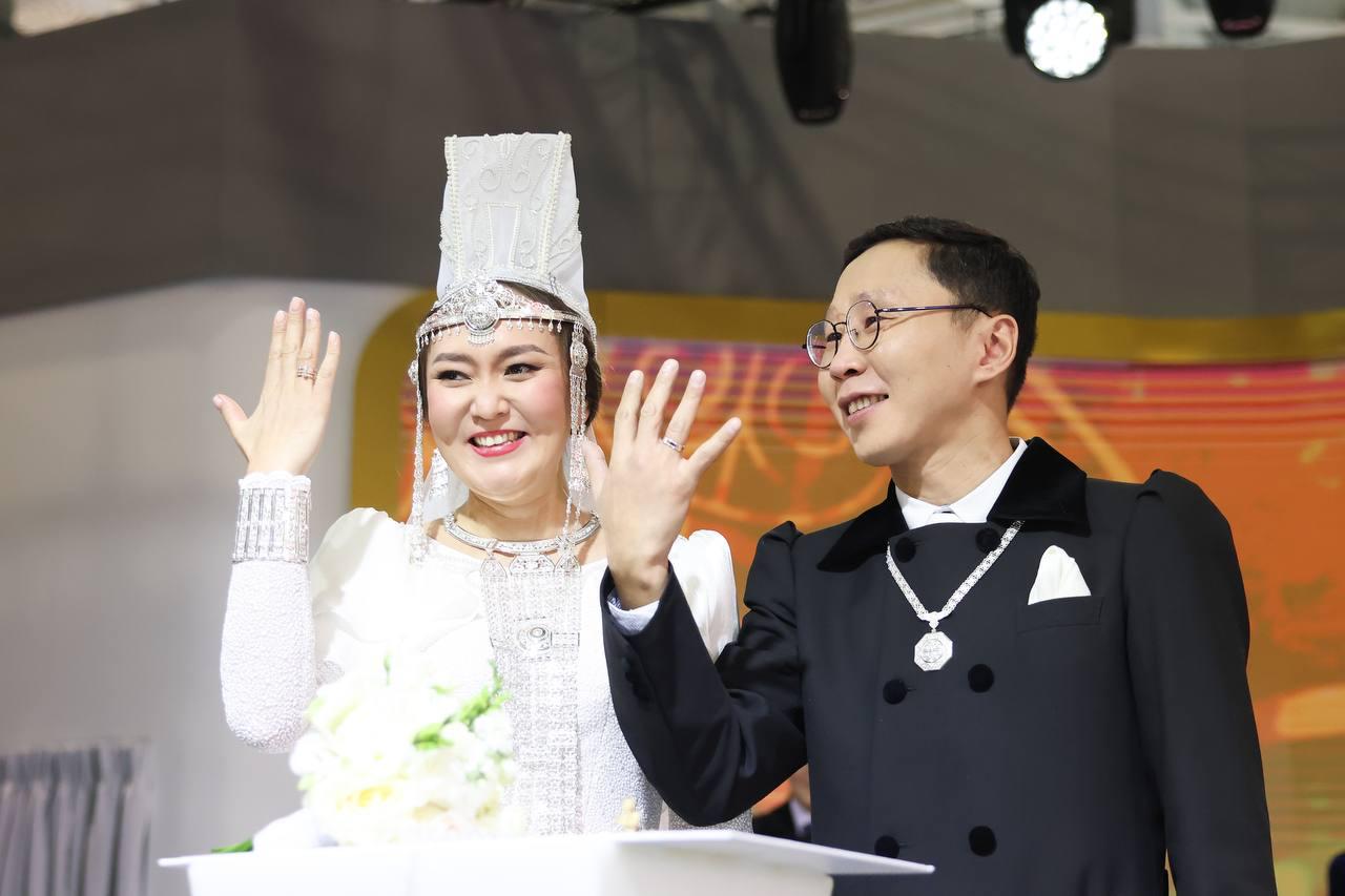 Свадьба по якутским традициям состоялась на выставке-форуме «Россия» в Москве