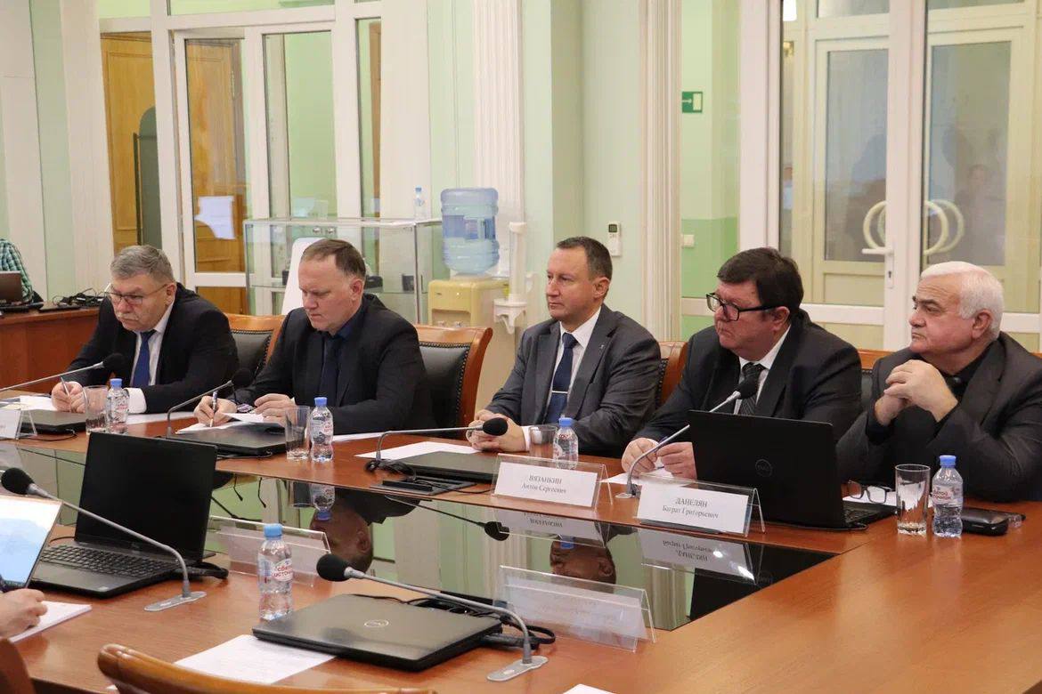 Глава Якутии обсудил с руководством Росгидромета работу самолетов-зондировщиков в республике