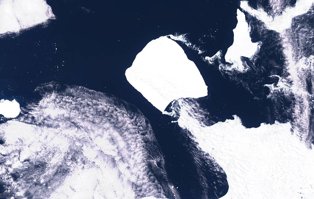 Айсберг размером с два Санкт-Петербурга вынесло в Южный океан