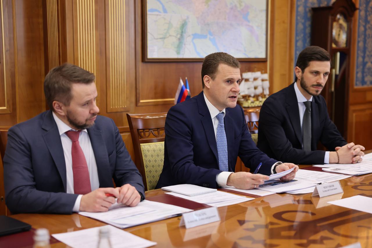 Айсен Николаев и Алексей Чекунков обсудили вопросы реализации мастер-планов Якутска и Нерюнгри 