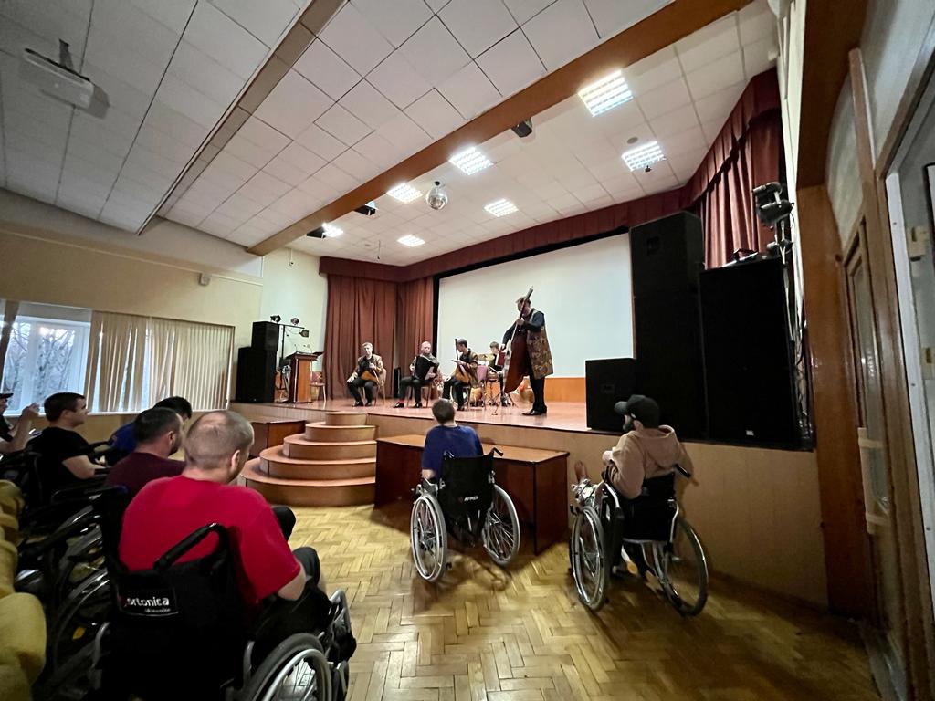 Балалаечники из Алдана дали концерты в военных госпиталях