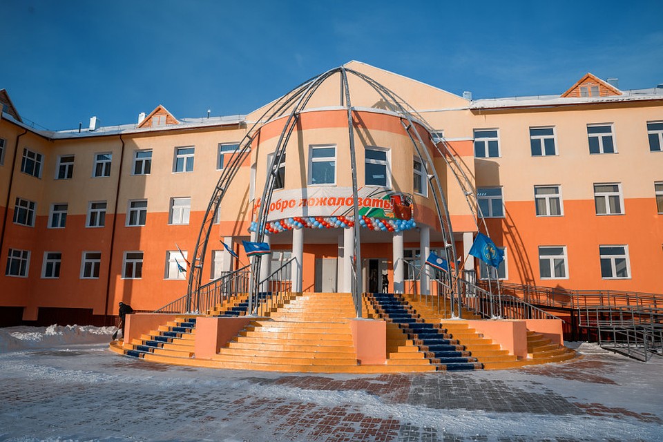 Строители готовят к сдаче еще семь новых школ в Якутии