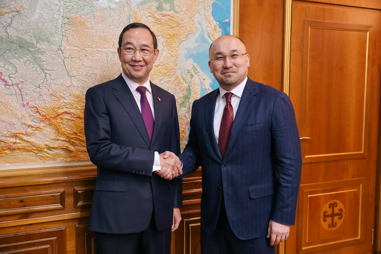 Глава Якутии обсудил вопросы сотрудничества с послом Казахстана