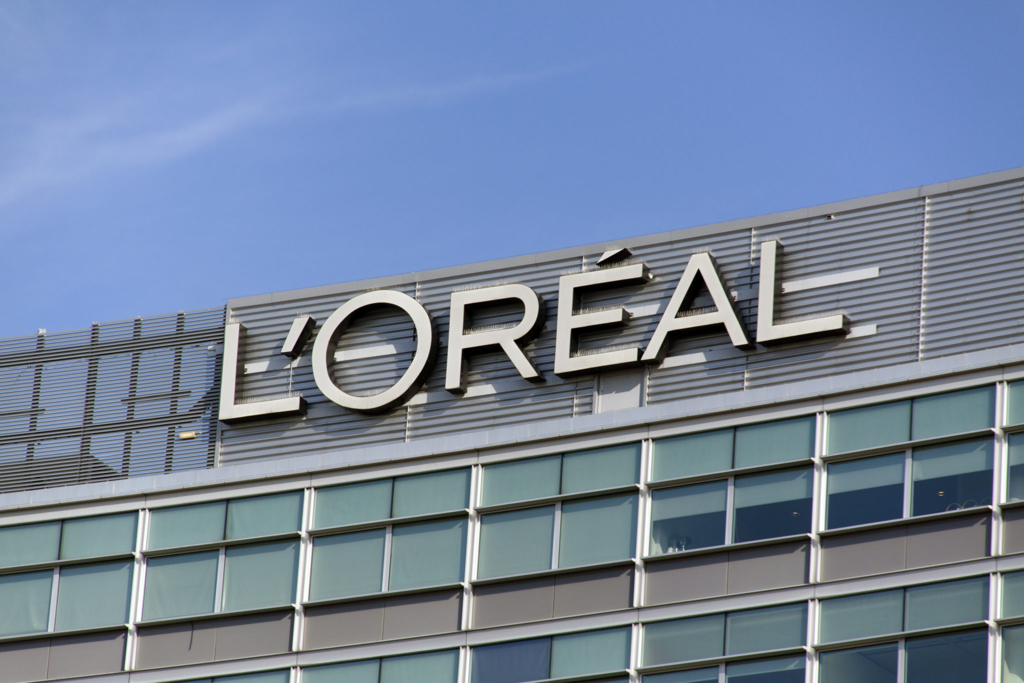 Директор L’Oreal сообщил о продолжении работы компании в России