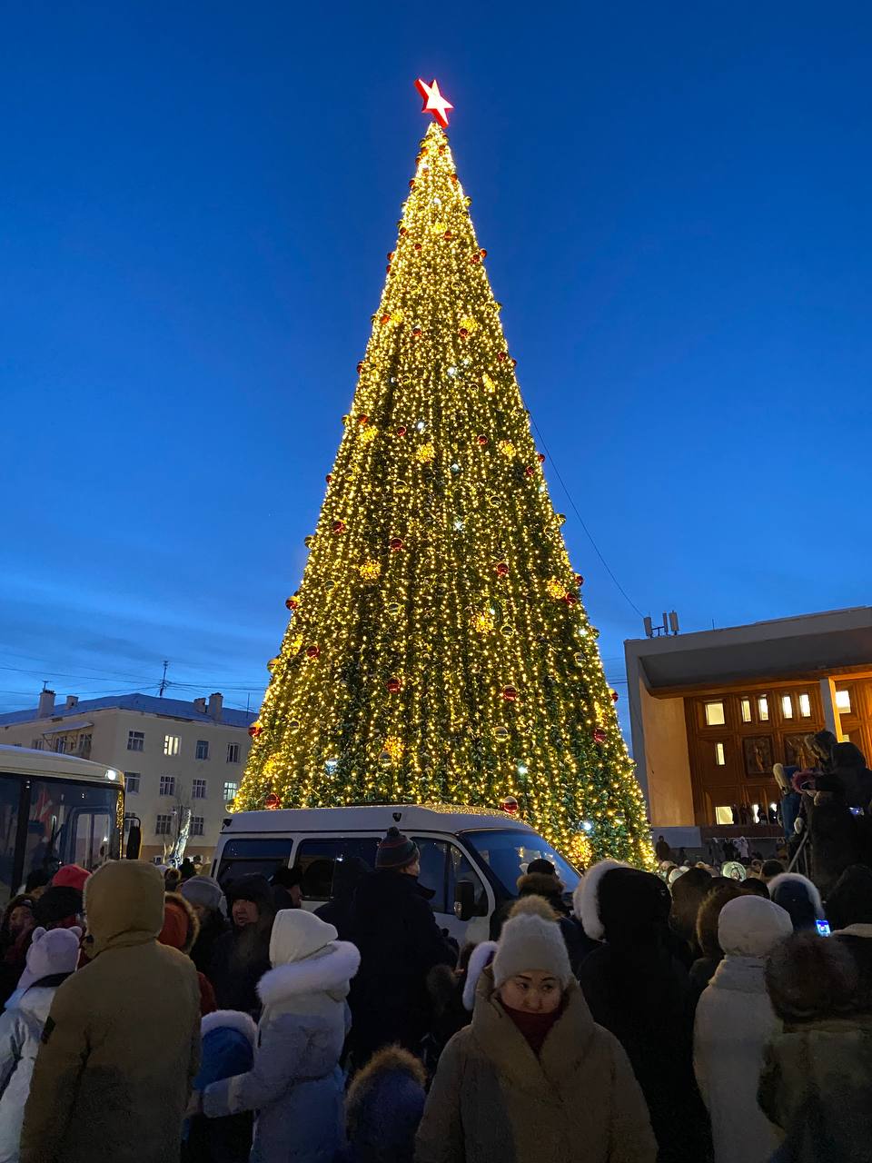 Зажжение главной новогодней елки республики состоялось в Якутске