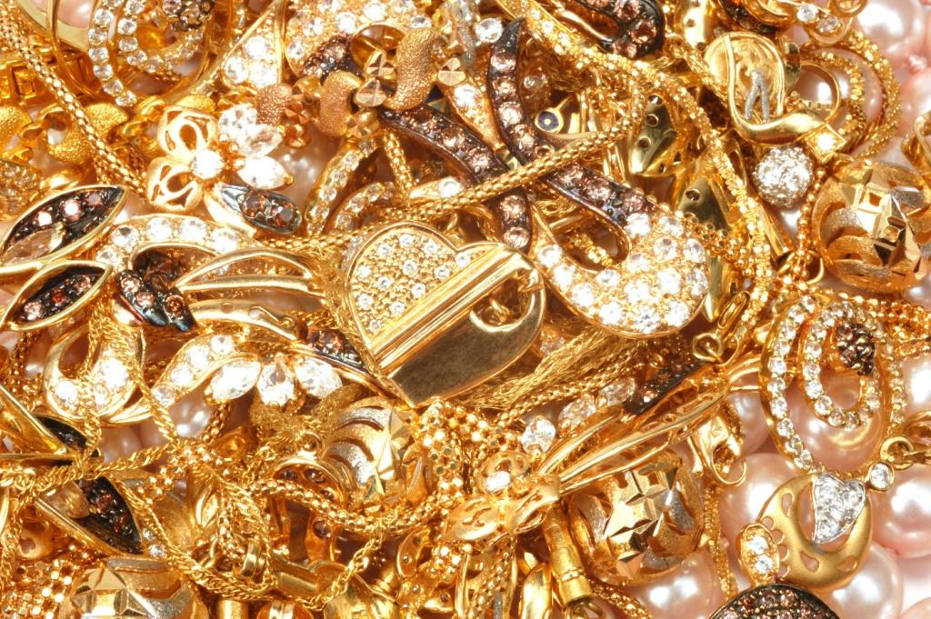 Производство ювелирных изделий из золота увеличилось на 18,5% в 2023 году в России