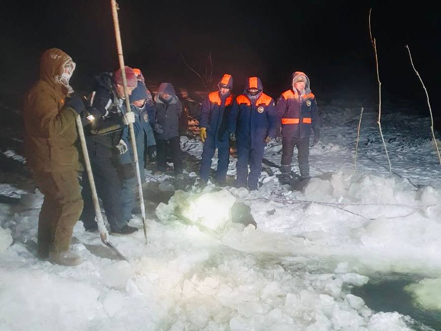 Тело провалившегося под лед мужчины нашли в Якутии