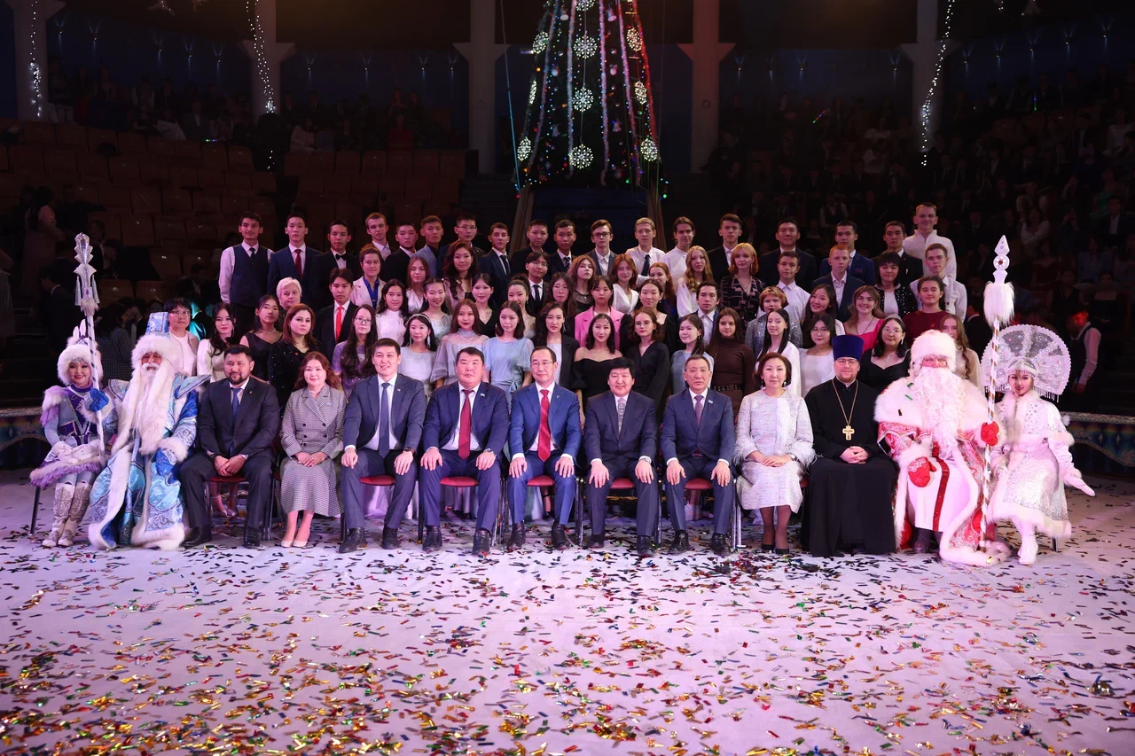 Участниками Елки главы Якутии стали 700 школьников со всей республики