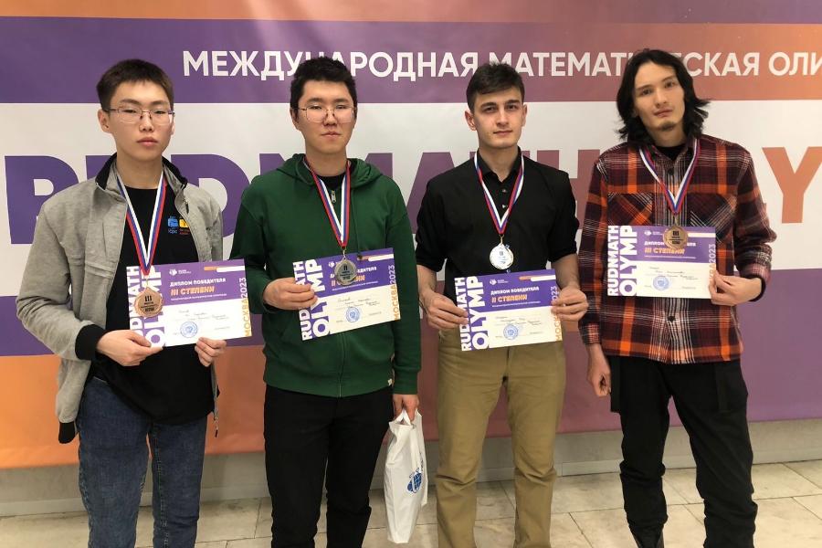 Студенты СВФУ завоевали медали международной математической олимпиады в Москве