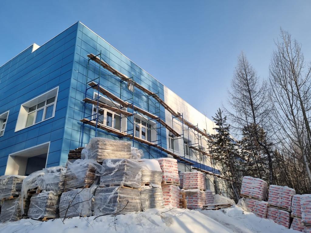Глава Якутии проверил ход ремонтных работ в Нерюнгринской центральной больнице