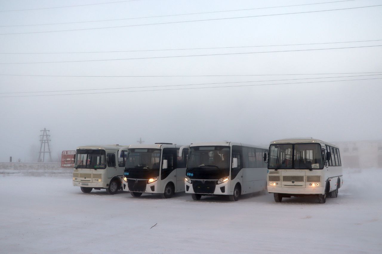 Четыре новых пассажирских автобуса доставили в Ленский район