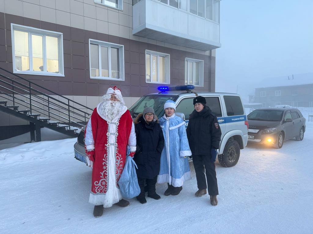 Акция «Полицейский Дед Мороз» прошла в Амгинском районе