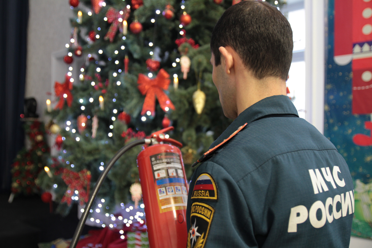 Якутян просят соблюдать пожарную безопасность в новогодние праздники
